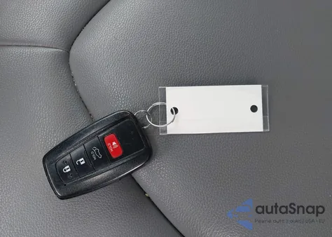 2021 Toyota Highlander Xle z USA, uszkodzony, nr VIN 5TDGZRBH5MS558053